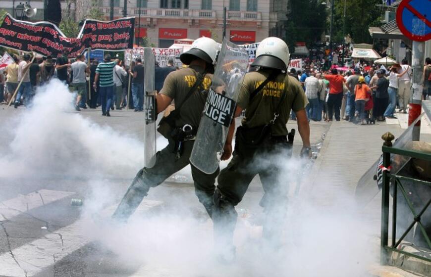 Graikiją paralyžiavo visuotinis streikas