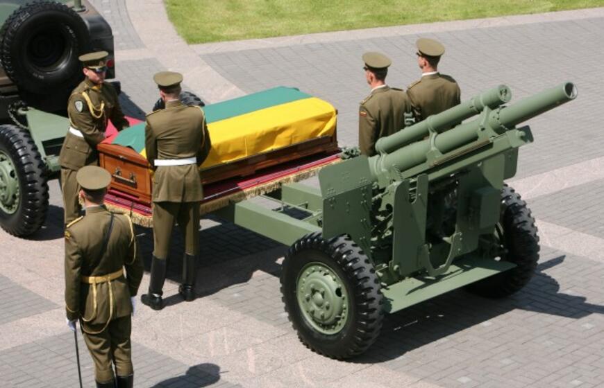 Prezidentas Algirdas Brazauskas išlydimas į Paskutinę kelionę