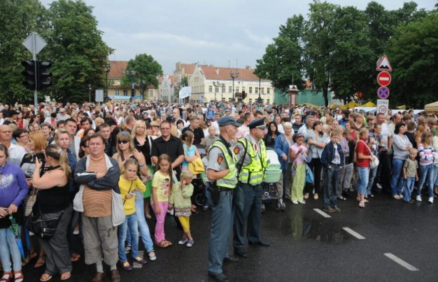 Spalvinga eisena nuskaidrino Jūros šventės nuotaiką