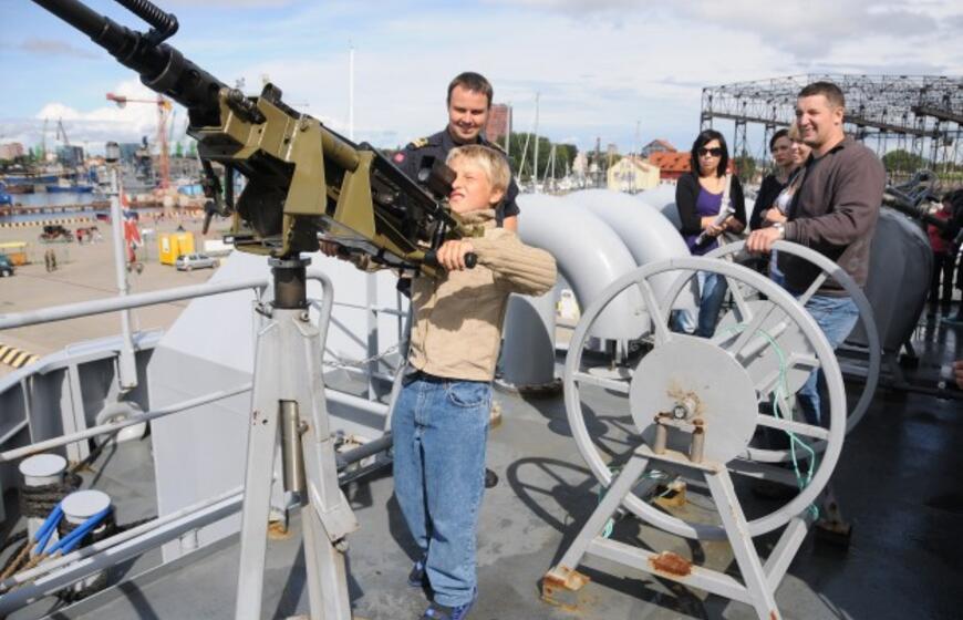 Klaipėdiečiai lankėsi karo laivuose