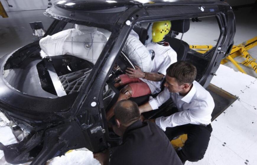 BMW kuria elektra varomą "Megacity" modelį