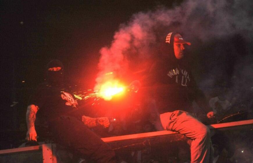 Italijoje futbolo aistruoliai iš Serbijos sukėlė riaušes