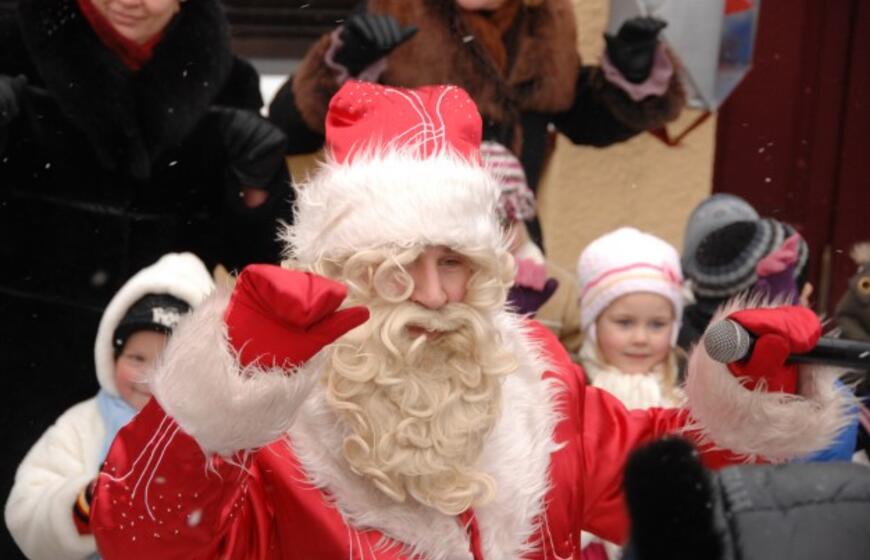 Kretingalėje papuošta kalėdinė eglė