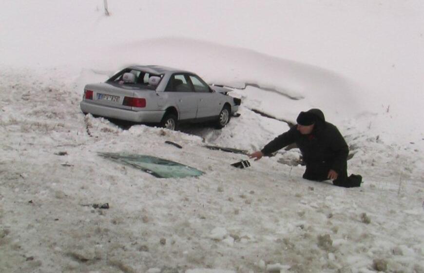 "Audi" paslydo ant sniego liežuvio