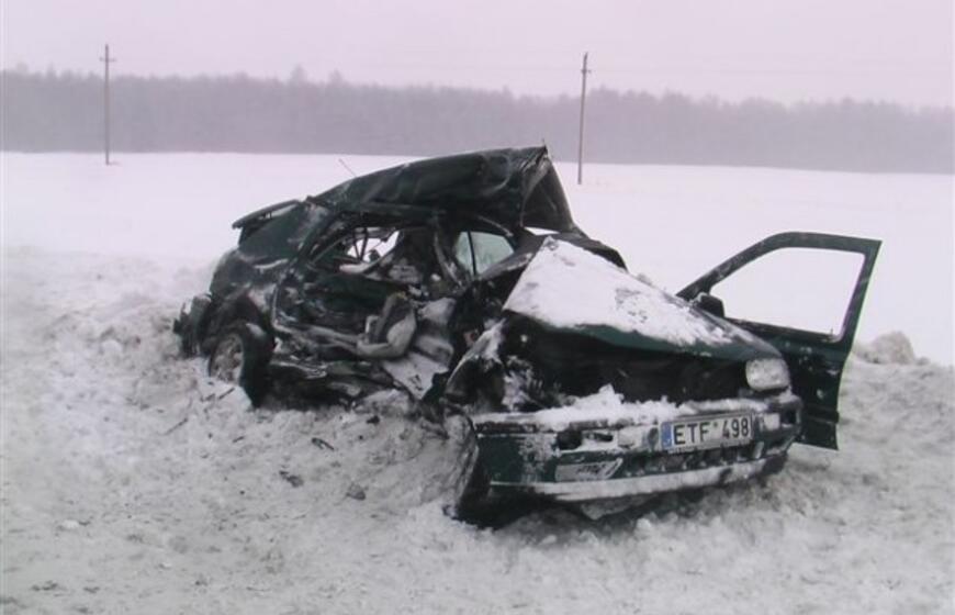 Vilkikas sumaitojo lengvąjį automobilį