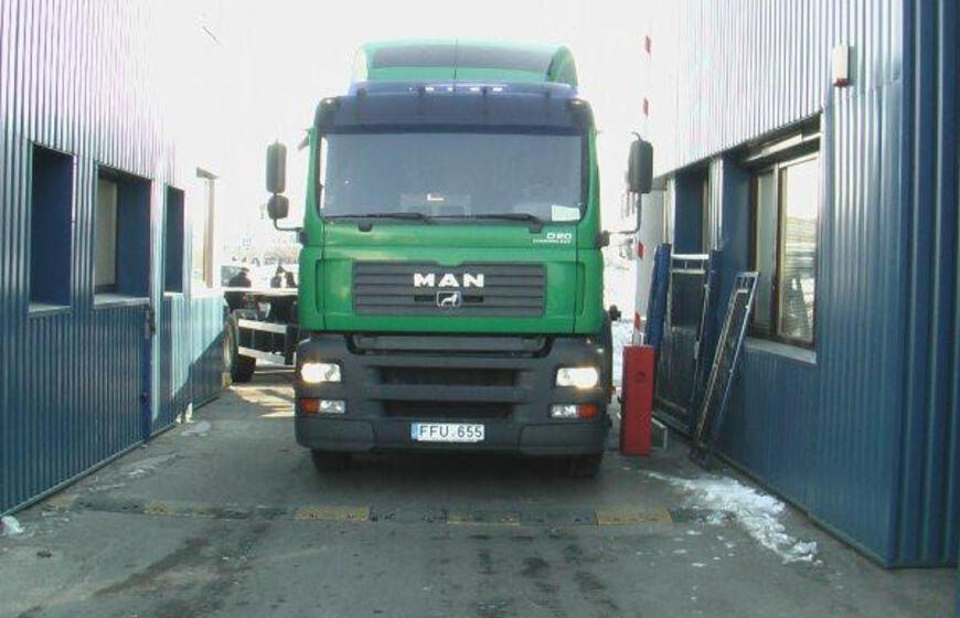 Vilkikas nepataikė į įvažiavimą