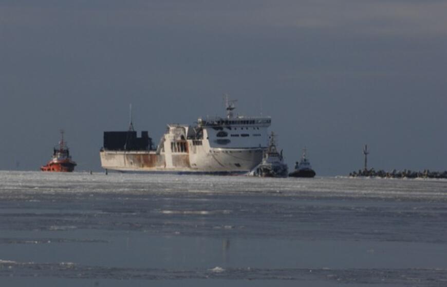 Sudegęs keltas "LISCO Gloria" parplukdytas į Klaipėdą