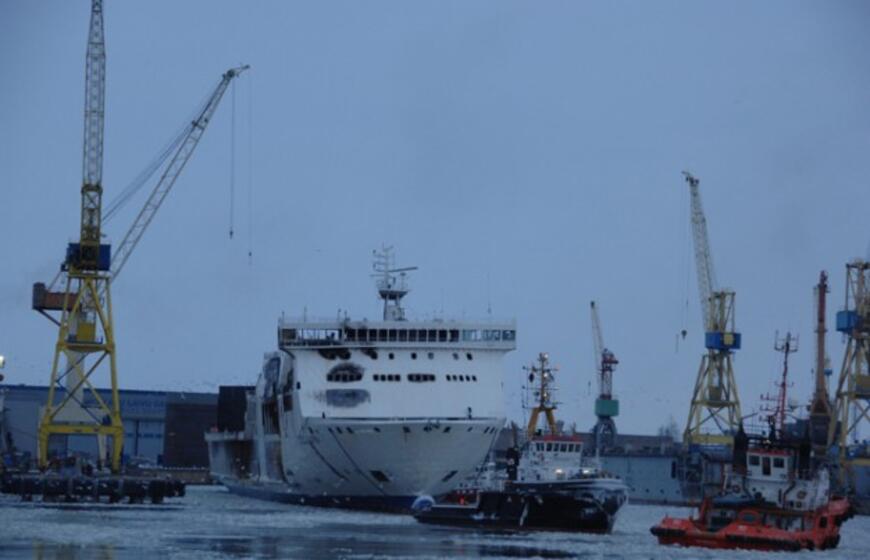 Sudegęs keltas "LISCO Gloria" parplukdytas į Klaipėdą