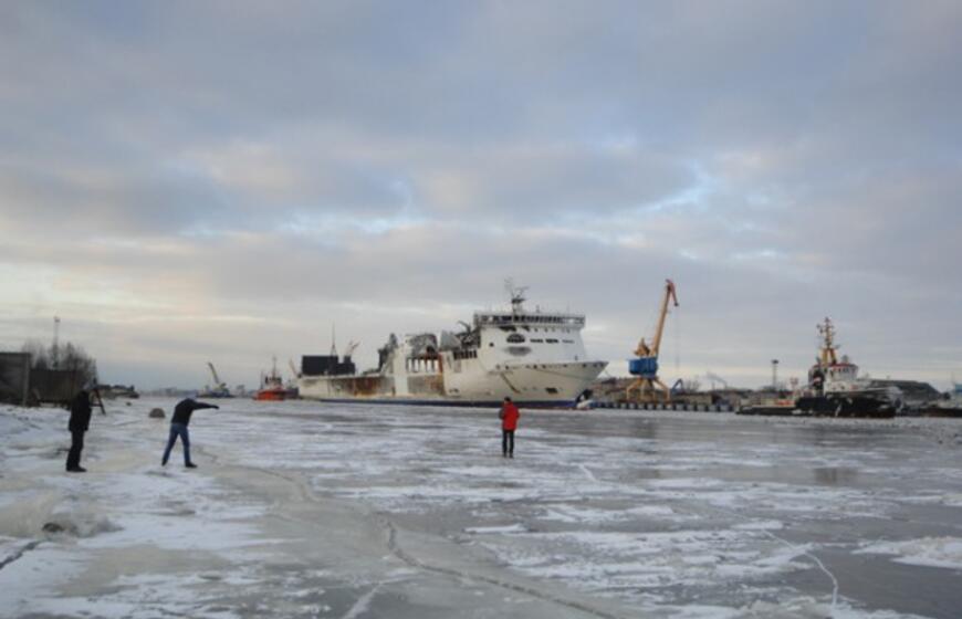 Sudegęs keltas "LISCO Gloria" parplukdytas į Klaipėdą