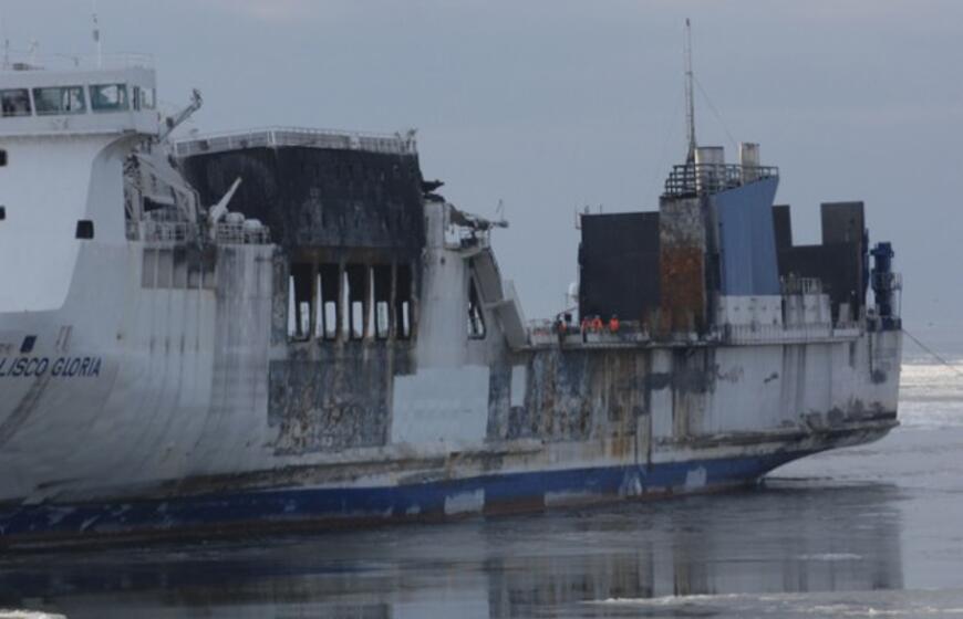 Sudegęs keltas "LISCO Gloria" parplukdytas į Klaipėdą