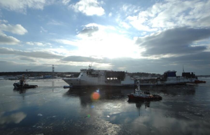 Sudegęs keltas "LISCO Gloria" parplukdytas į Klaipėdą