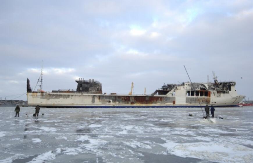 Sudegęs keltas "LISCO Gloria" parplukdytas į Klaipėdą