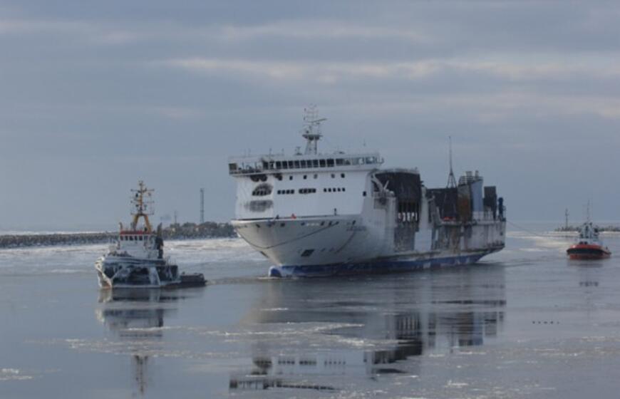 Sudegęs keltas "LISCO Gloria" parplukdytas į Klaipėdą
