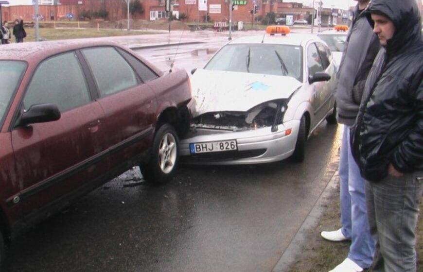 "Ford Focus" rėžėsi į Audi