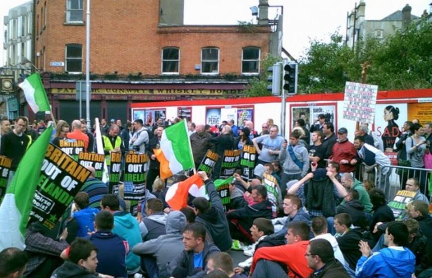 Airijoje britų karalienė sutikta protestais