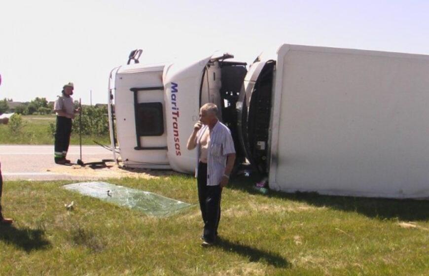 Automagistralėje vertėsi vilkikas