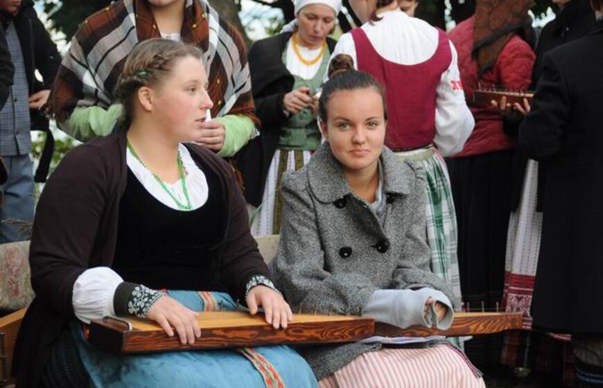 Juodkrantėje liepsnojo ugnies skulptūros