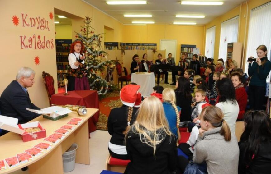 "Knygų kalėdos: pasakų popietės bibliotekoje" Klaipėdoje