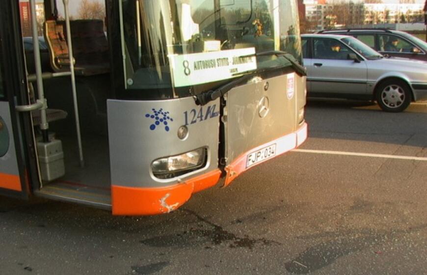 Avarija Taikos ir Baltijos prospektų sankryžoje