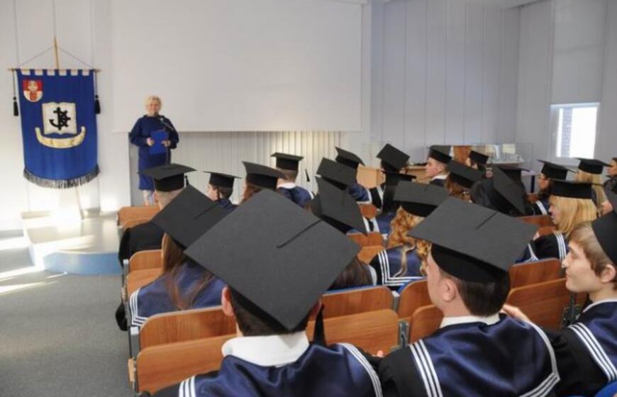 Jūreivystės mokykloje įteikti diplomai