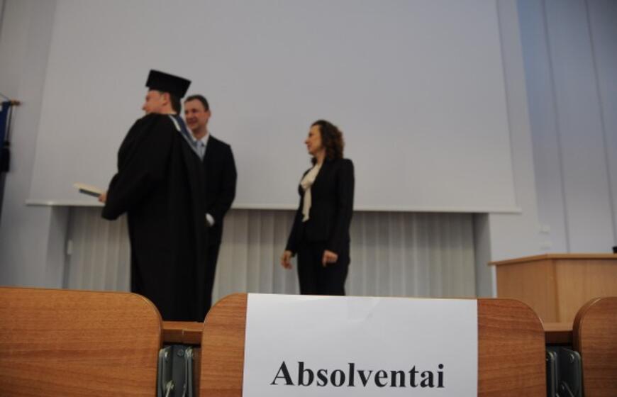Jūreivystės mokykloje įteikti diplomai