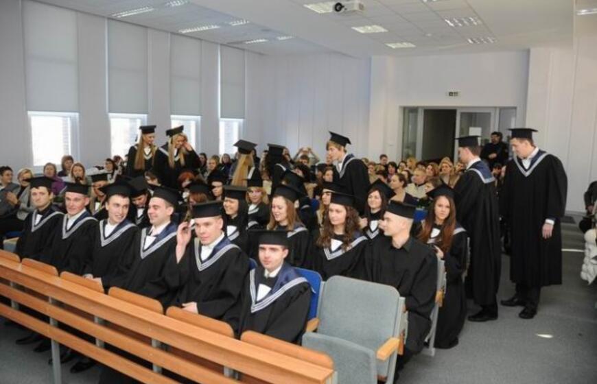Jūreivystės mokykloje įteikti diplomai