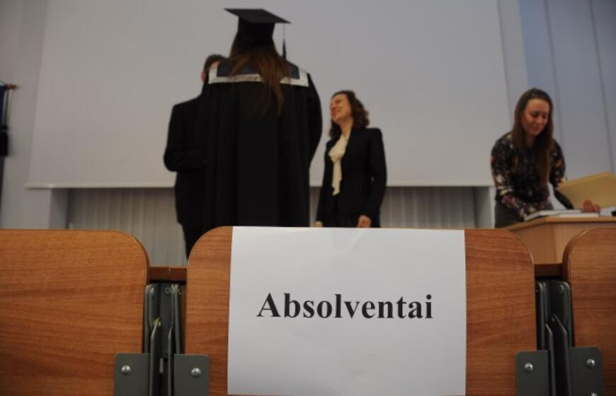 Jūreivystės mokykloje įteikti diplomai