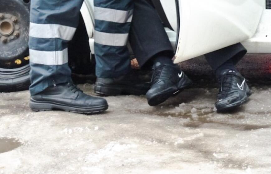 Net keli policijos ekipažai tramdė mieste siautėjusį vyriškį