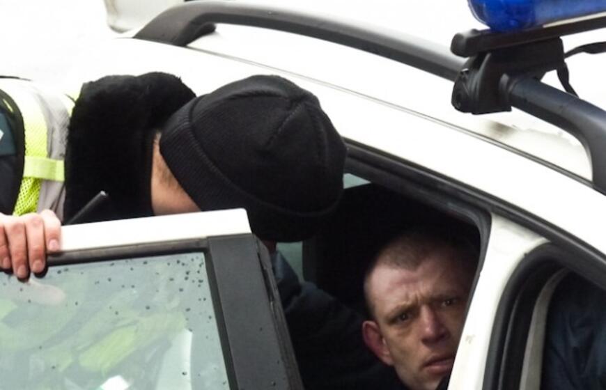 Net keli policijos ekipažai tramdė mieste siautėjusį vyriškį