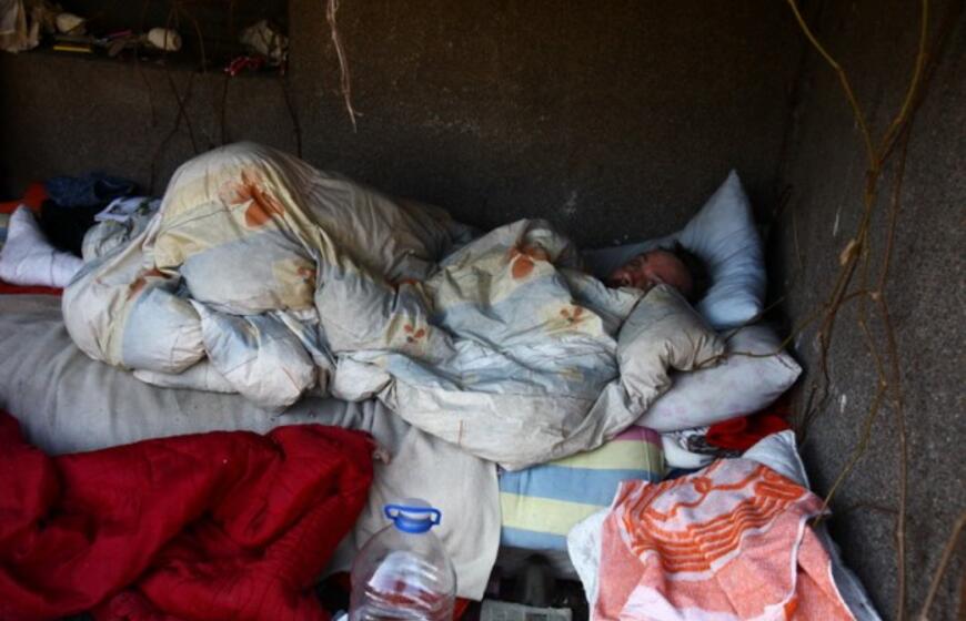 Benamio namai - po balkonu