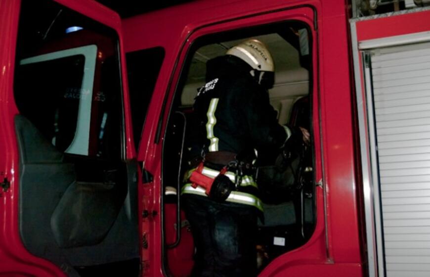 Požeminėje stovėjimo aikštelėje liepsnojo automobilis