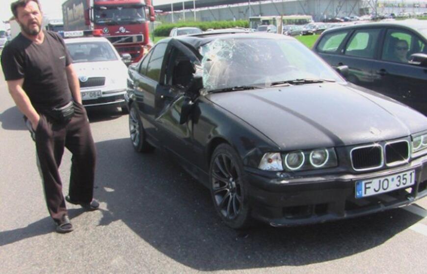 BMW ir sunkvežimio avarija sudarė spūstis