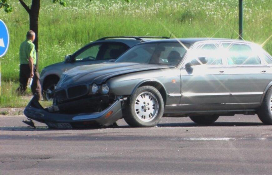 "Prabangi" avarija: "Lexus" prieš "Jaguar"