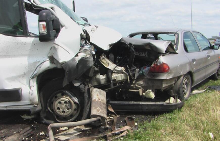 Partrenkta nėščioji, kovojama dėl jos kūdikio gyvybės