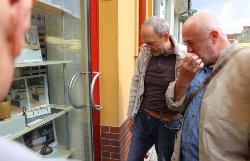 M. Mažvydo alėjos suoliukai - "Vakarų ekspreso" redakcijoje