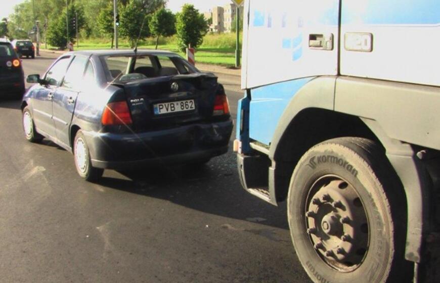 Neblaivus vairuojant veteranas vėl padarė avariją girtas