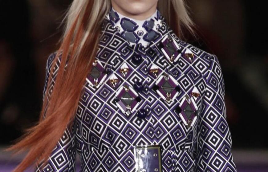 Madingiausi sezono aksesuarai, šukuosenos ir makiažas