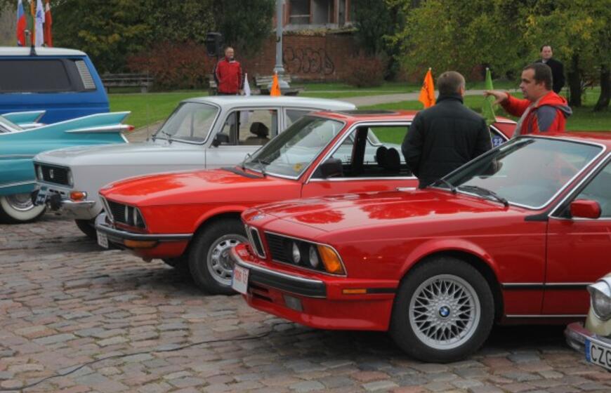 Klasikiniai automobiliai atsisveikino su vasara