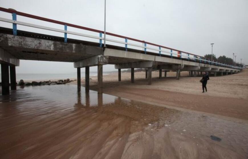 Palangos paplūdimyje - smėlio skardis