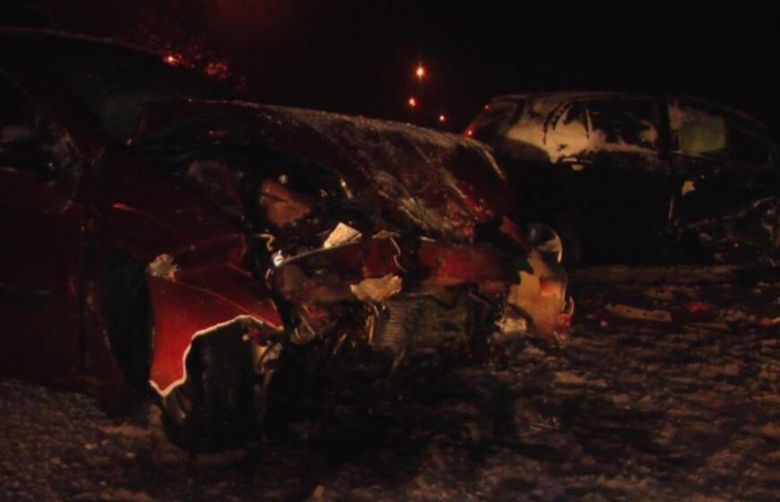 Išslydo į priešingą eismo juostą ir rėžėsi į automobilį