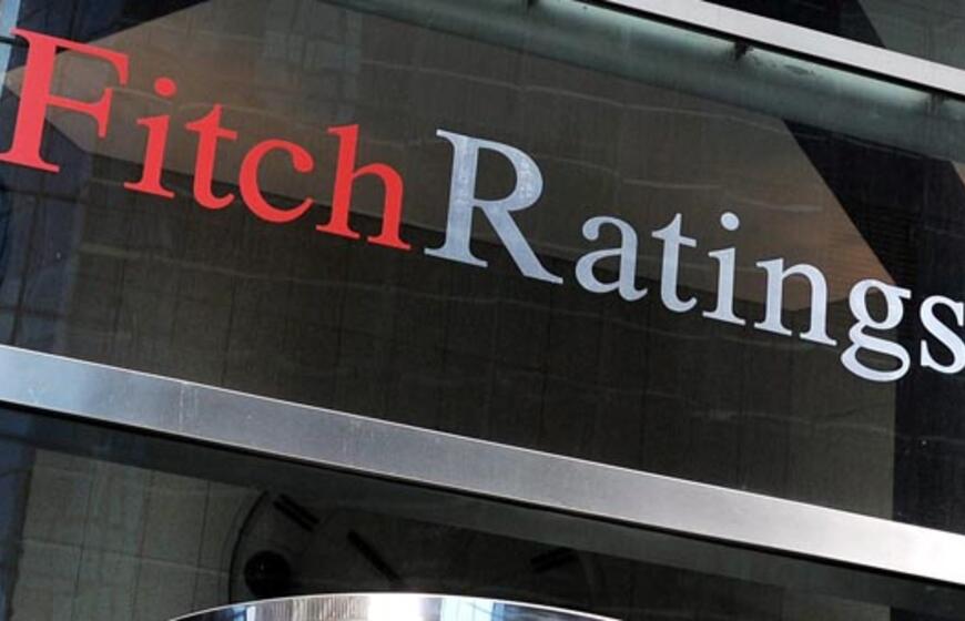 "Fitch" grasina sumažinti JAV skolinimosi reitingą