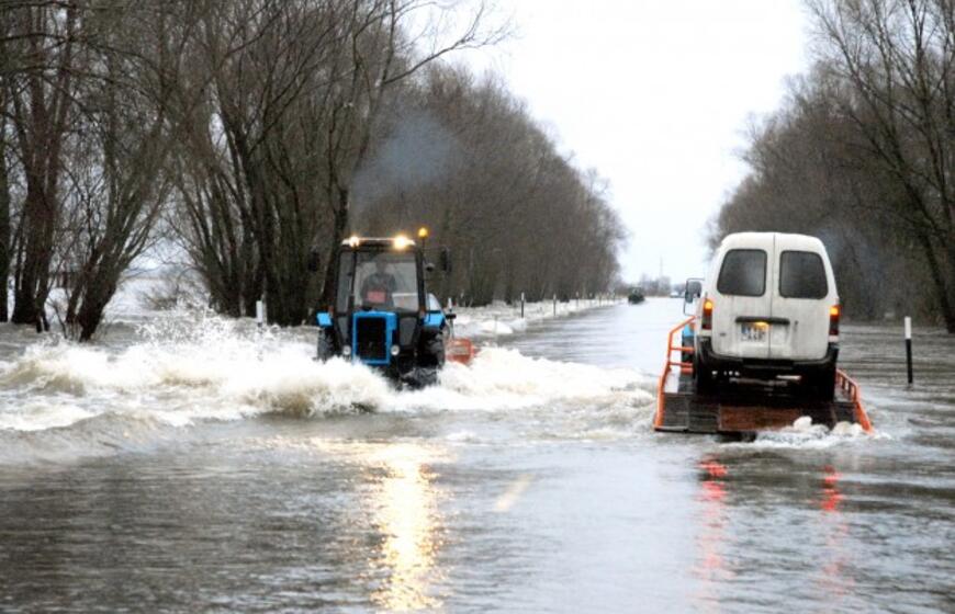 Naujametis potvynis apsėmė kelius, kaimus ir sodybas