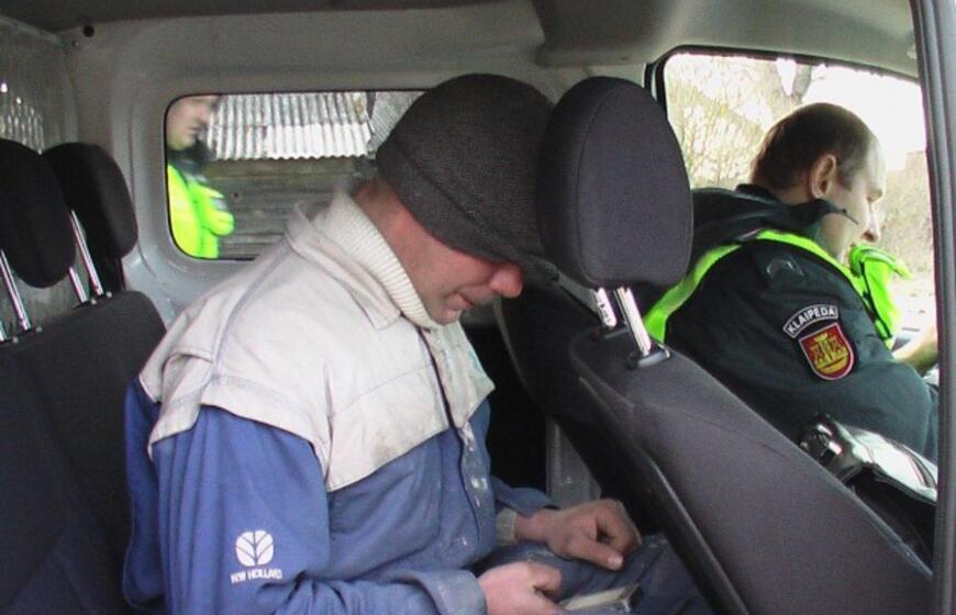 Girtas įvairavo į kaimynės garažą