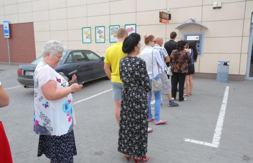 Dėl gandų - eilės prie "Swedbank" bankomatų