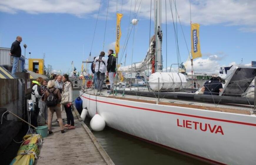 Rinktinės pasiplaukiojimas jachta