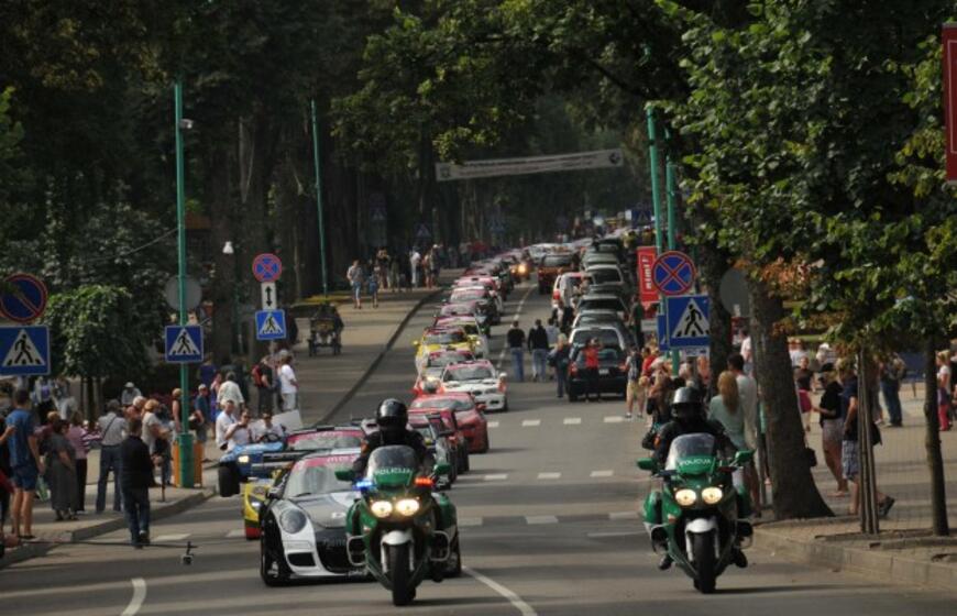 1000 km lenktynių atidarymas