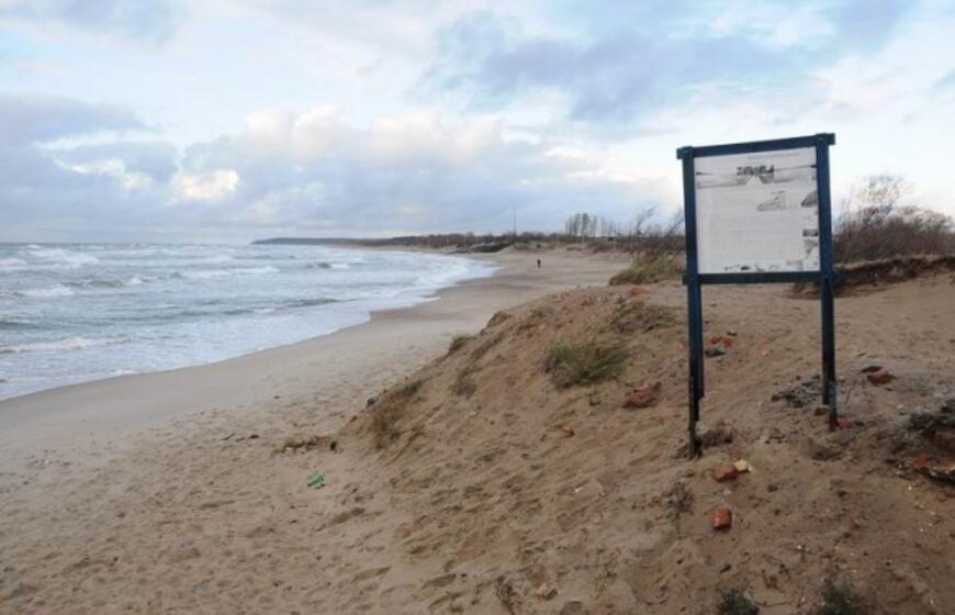 Baltijos jūra graužia Melnragės krantus