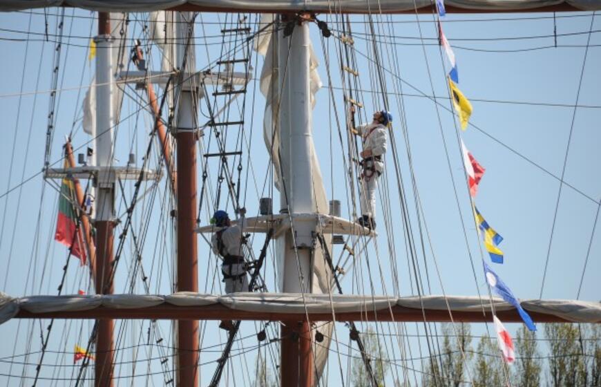 Ant "Meridiano" stiebų vėl suplazdėjo burės