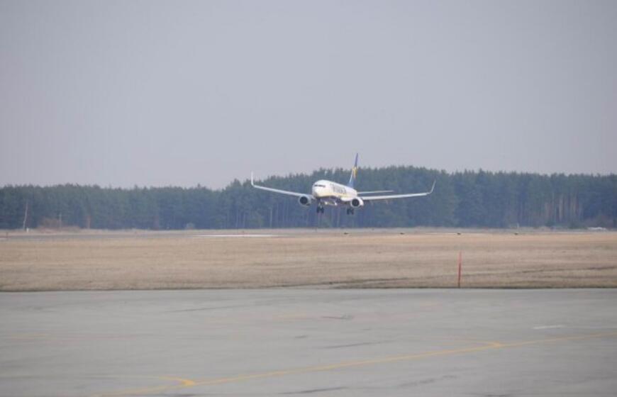 "Ryanair" pradėjo skraidinti iš Palangos į Stanstedą