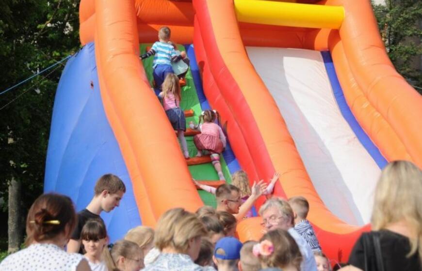 Kaimynų šventės viliojo į kiemą